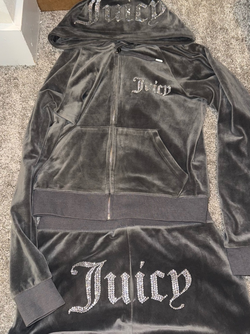 Juicy Couture Women's Gray Velour Zip Hoodie & Track Pants Set UK exclusive 🇬🇧